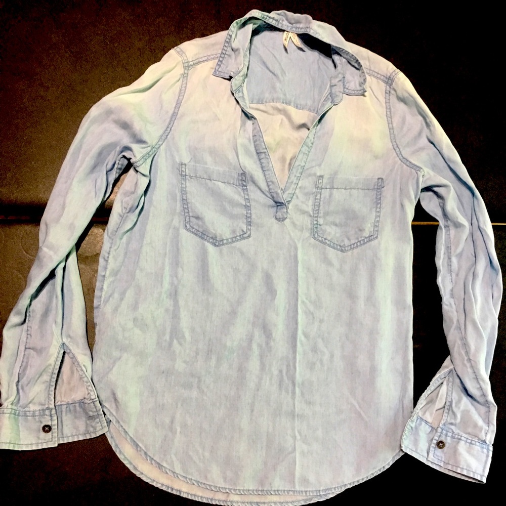 MUDD NWOT Blue Lightweight Denim V-Neck Blouse XS